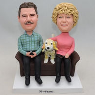 Couple bobbleheads with lovely dog pet in middle